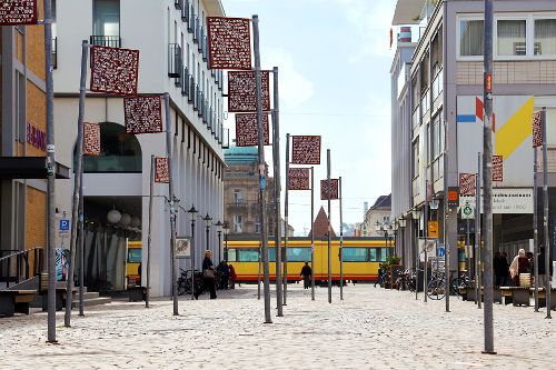 Straßenbahn in Karlsruhe am Marktplatz