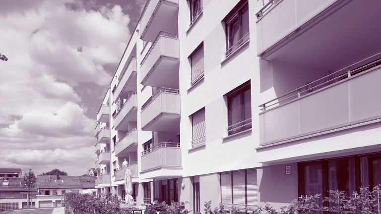 Wohnanlage der SWSG mit Balkons und Garten