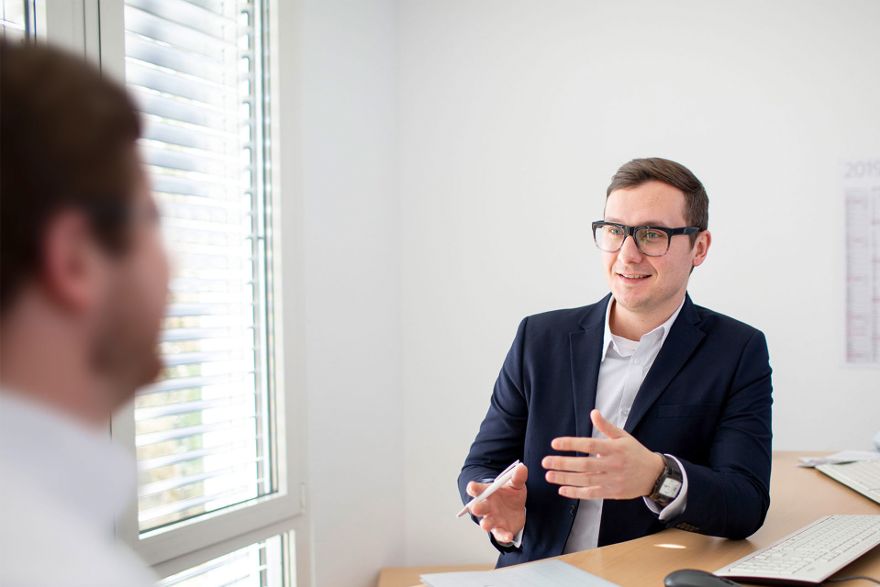 Paul Malsam, Teamleiter des Service Centers, in der Beratung