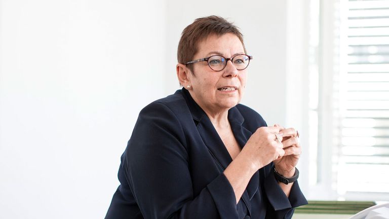 Sekretärin und Sachbearbeiterin Ulrike Heil im Porträt