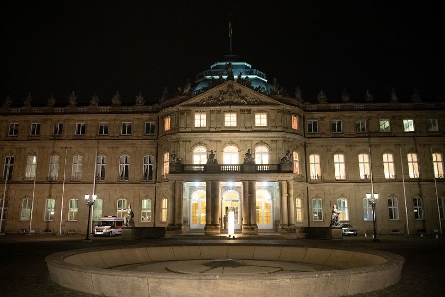 Neues Schloss Stuttgart bei Nacht
