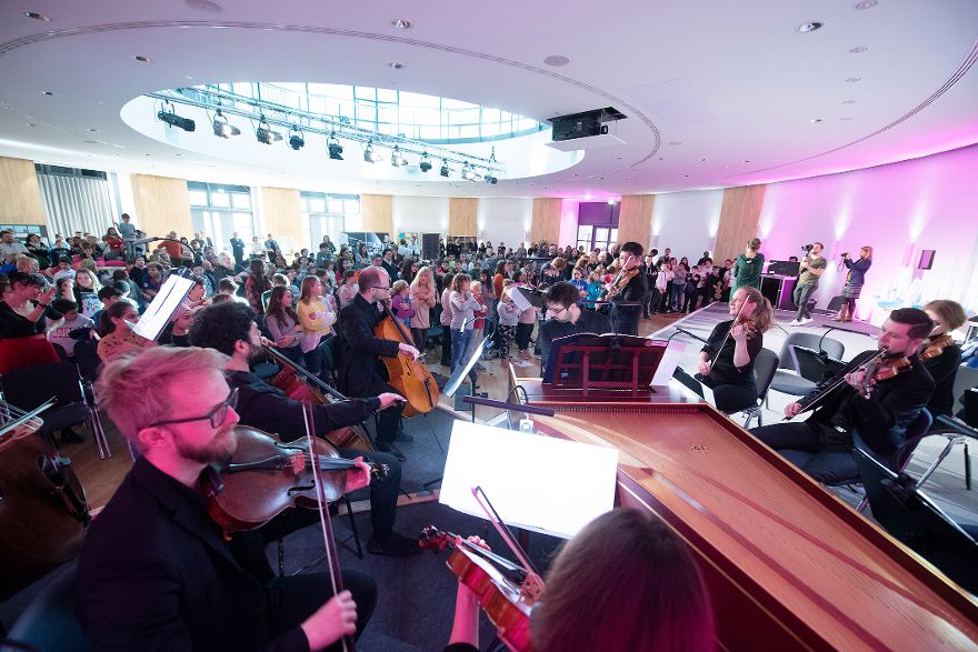 Kammerorchester in der L-Bank-Rotunde