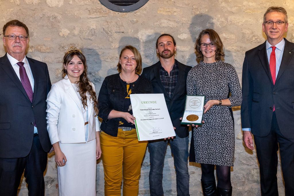 Porträtfoto mit dem Preisträger Staatsweingut Karlsruhe-Durlach bei der Preisverleihung