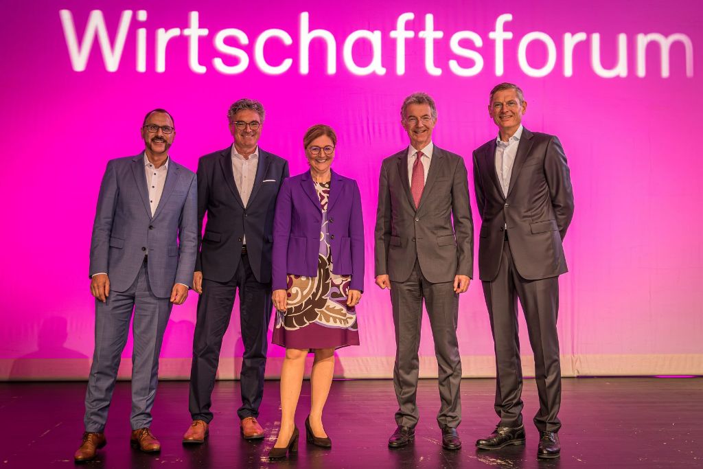 Von links: Guy Selbherr, Dr. Dieter Salomon, Edith Weymayr, Dr. Christoph Heusgen, Johannes Heinloth.