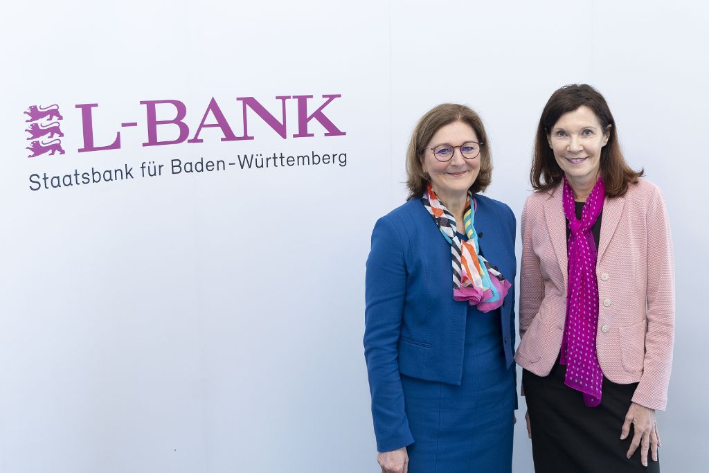 Bild: Edith Weymayr und Dr. Iris Reinelt