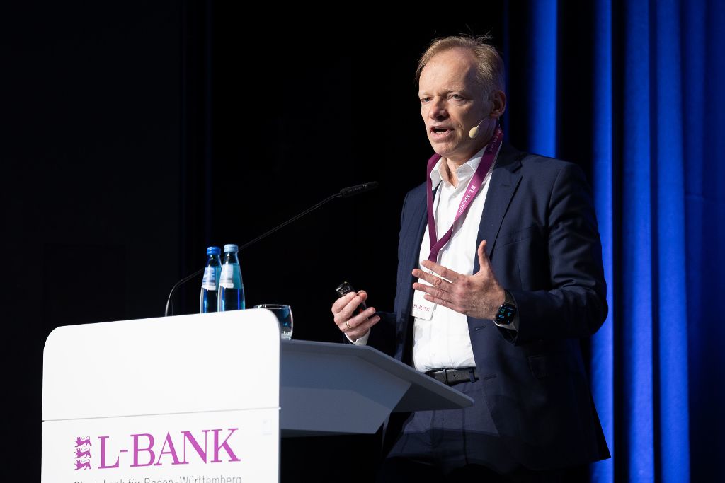 Clemens Fuest hält die Keynote über eine notwendige Reformstrategie.