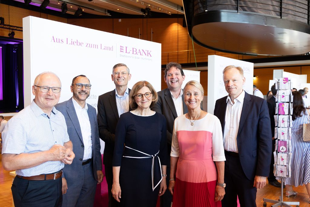 Gruppenbild mit dem L-Bank-Vorstand, Partnern und Gastrednern