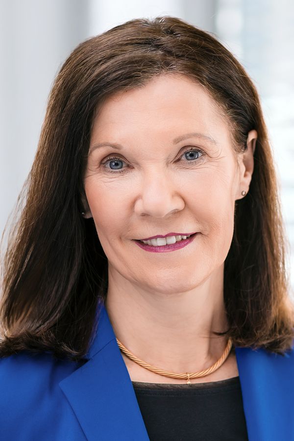 Iris Reinelt